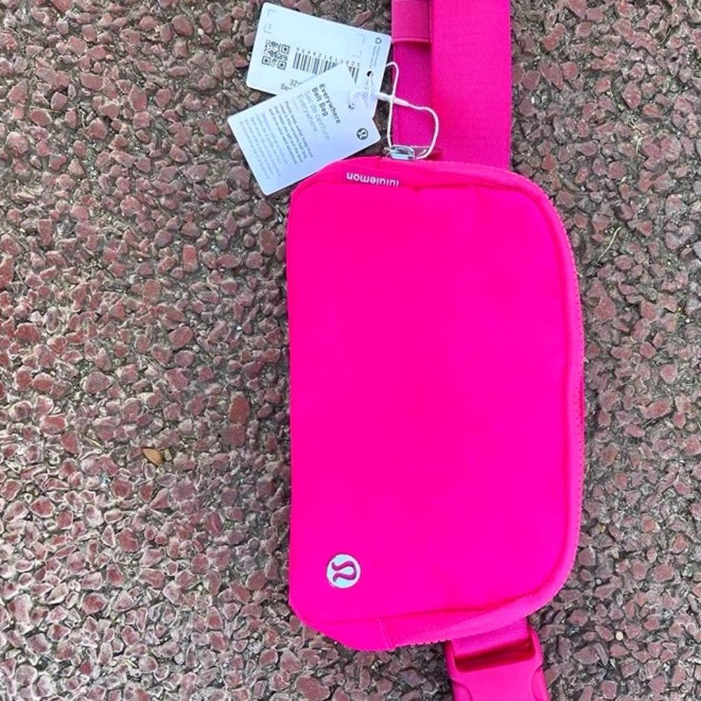 Lululemon Everywhere Cross Body Unisex Adult Belt Bag with Strap 1L